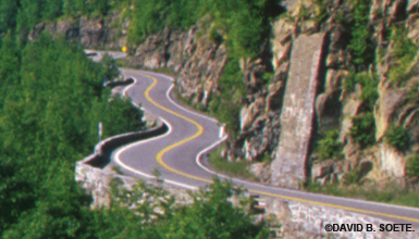 curvy road overlooking the Delaware River